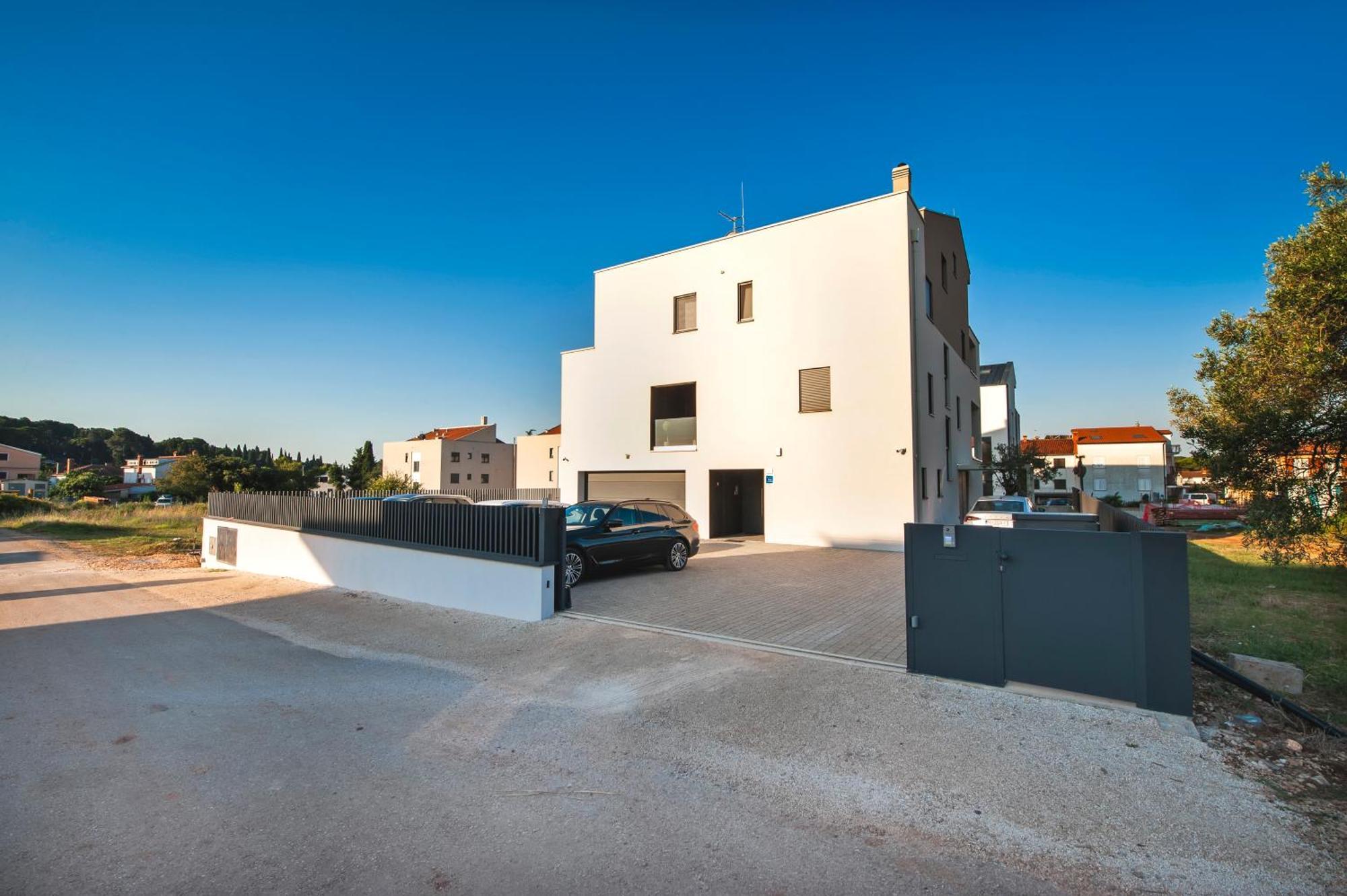 4R Royal Residence Rojnic روفينج المظهر الخارجي الصورة