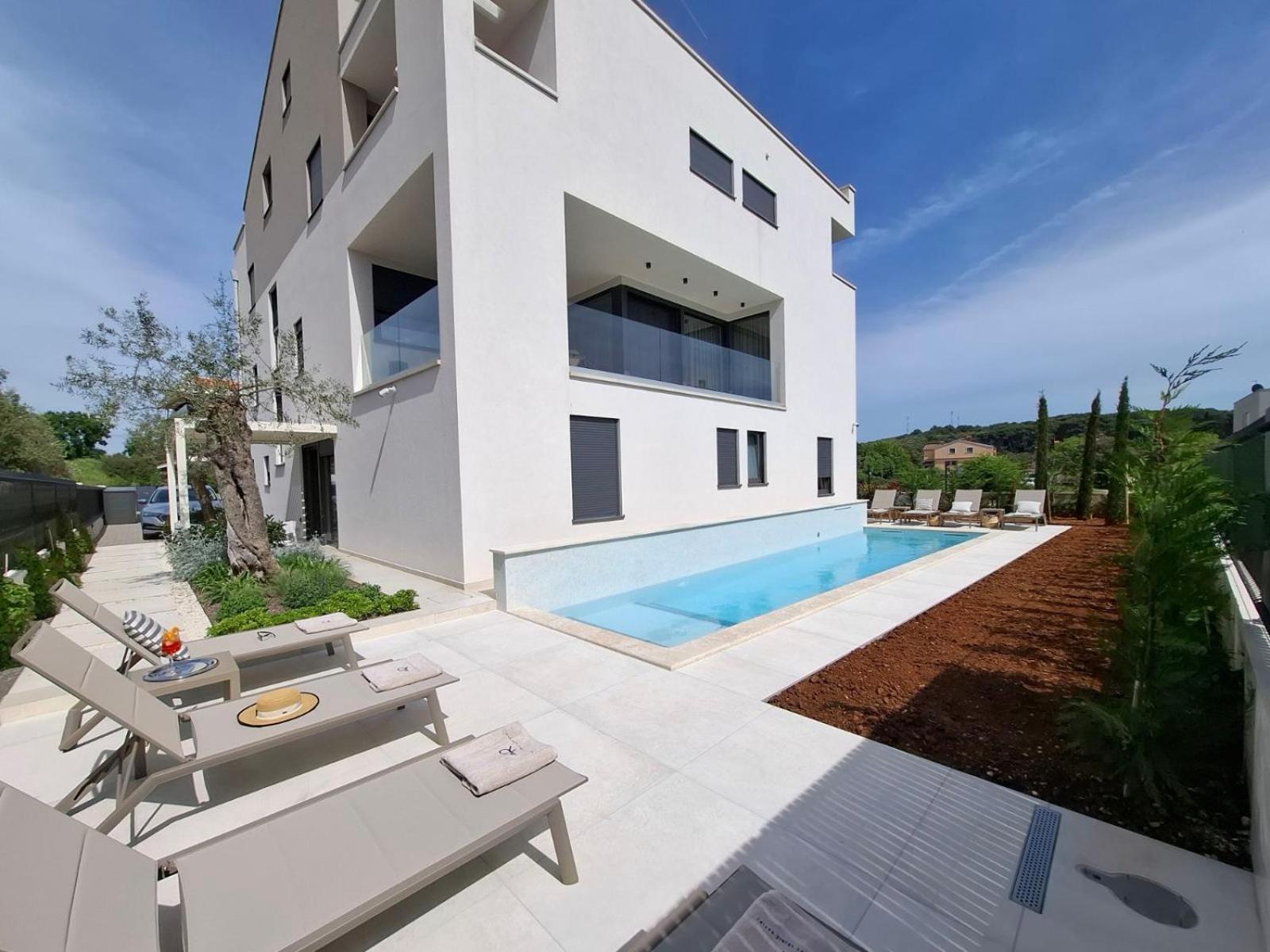 4R Royal Residence Rojnic روفينج المظهر الخارجي الصورة